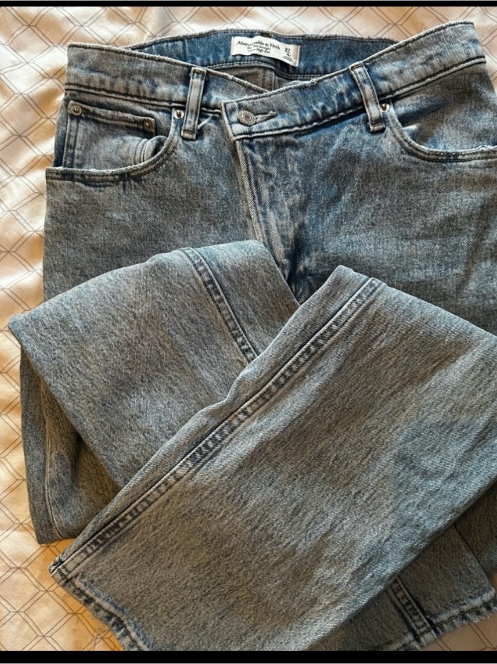 Abercrombie & Fitch Women's Straight Leg Jeans